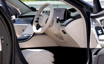 Luksusowe, nowoczesne wnętrze sedana Geely Emgrand z eleganckimi detalami