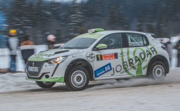 Peugeot e-208 – realny zasięg zimą, latem i w trasie Rajdowy Peugeot pędzący przez śnie